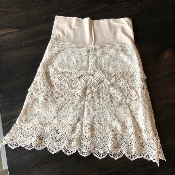 Layered Lace Cream Skirt - Picture 3 of 4